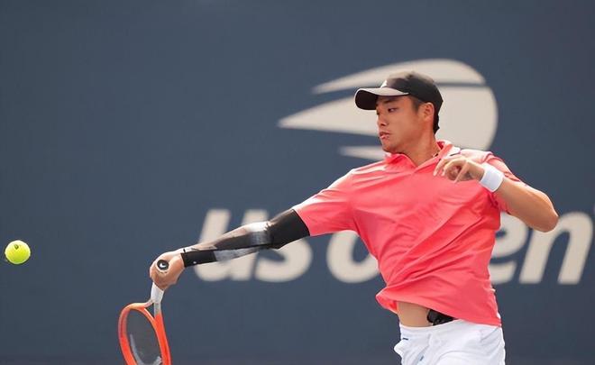 两位超级巨 两位超级巨