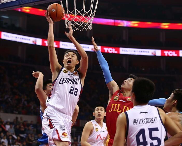 森纳的正面 森纳的正面